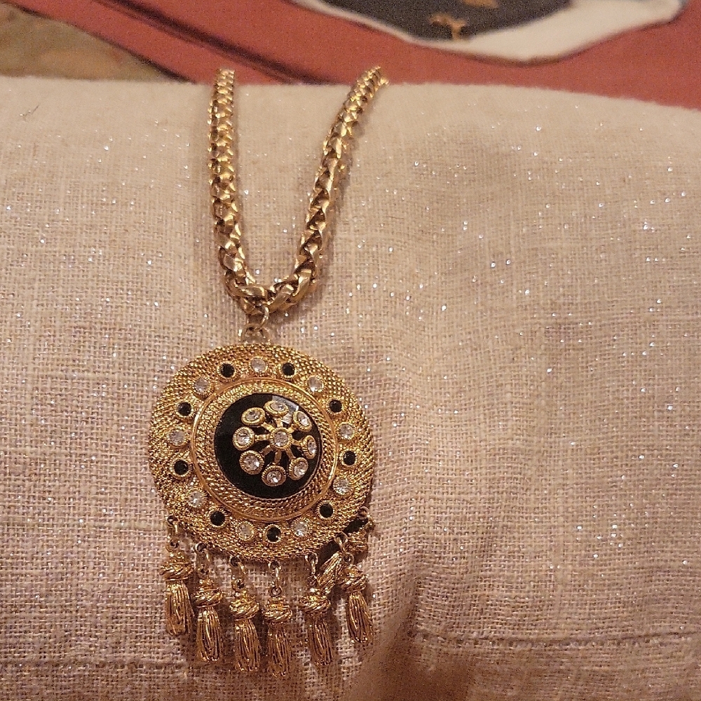 Craft Gold and Black Intricate Pendant Necklace With Oversized Chunky Chain